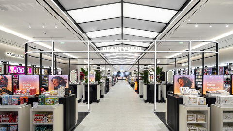 Sephora propose des marques exclusives au flagship des Champs-Elysées. - © Simon Garcia Simon Garcia · arqfoto © Simon Garcia | arqfoto.com