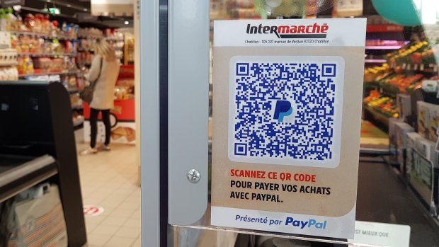 Le QR Code en caisse permet aux clients de récupérer les données bancaires du magasin en un clic. - © CC / Républik Retail