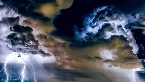 L’adoption du cloud se développe au prix de quelques orages. - © David Mark / Pixabay