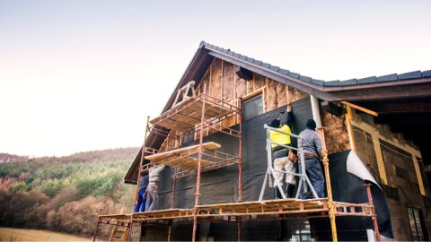 Rénovation énergétique : Isolation d’un chalet à la montagne - © Canva.