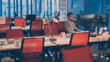 D’après CBRE, 40 % des entreprises en Europe cherchent activement à renforcer la présence au bureau. - © Getty Images/iStockphoto