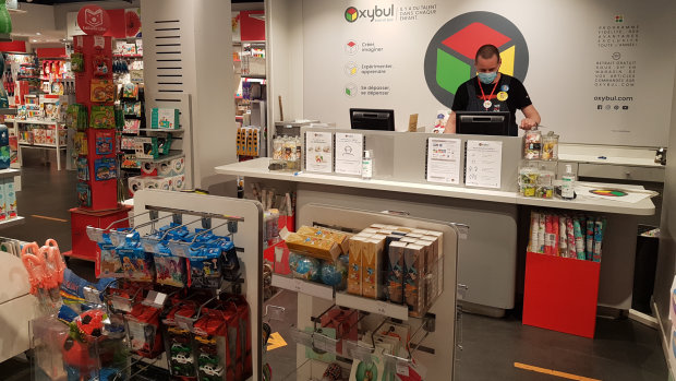 Les équipes du magain Oxybul de Paris Courcelles ont hâte de recevoir de nouveau leurs clients. - © CC / Républik Retail