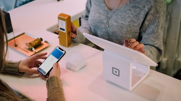 38 % des Français utilise le paiement sans contact en magasin d’après l'étude OpinionWay-Proximis. - © Christiann Koepke