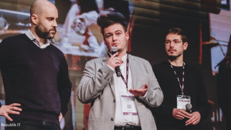 Romaric Ducloux (Carrefour, au centre) et Julien Rhome (Splunk, à gauche) à la Cyber Night. - © Républik IT