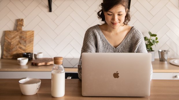 L’e-commerce représente désormais 6,5 % des ventes alimentaires à l’échelle mondiale. - © EKATERINA BOLOVTSOVA