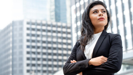 64 % des femmes trouvent leurs bureaux adaptés aux nouveaux modes de travail, contre 77 % des hommes - © Getty Images/iStockphoto