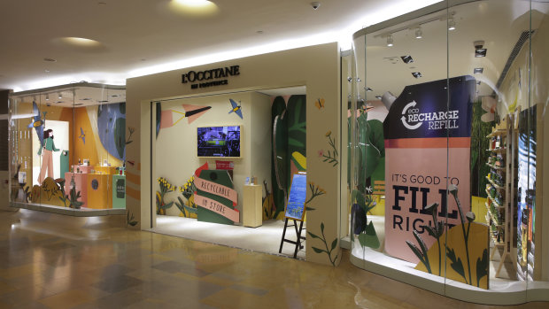 Dans ce nouveau magasin hongkongais, les clients L’Occitane peuvent recycler les contenants. - © L’Occitane