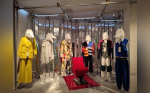 Lacoste expose au sous-sol des anciennes pièces. © Républik Retail
