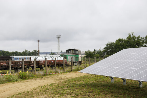 La SNCF a débuté le déploiement du photovoltaïque sur son patrimoine. - © Sébastien Godefroy