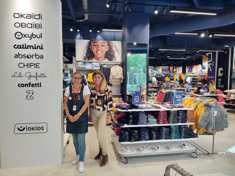 Krystell Paysant, directrice du magasin d’Issy, et Corinne Marchand, directrice du retail IDKids. - © Républik Retail
