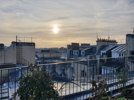 La vue sur les toits de Paris depuis le 7e étage. - © Alexandre Foatelli/Républik Workplace