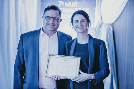 Damien Defforey (C&A) et Lorraine Valsasina (ManoMano Pro) lors de la 7e nuit des Trophées du Commerce Connecté. - © Républik Retail