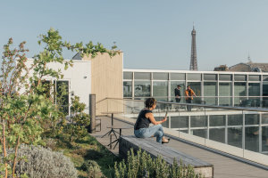 Le rooftop au dernier étage du siège d’Adobe France - © cyril marcilhacy / item