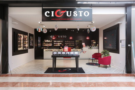 Carmila possède 30 % du capital de Cigusto, une chaîne de cigarettes électroniques. L’objectif est d’atteindre 250 magasins d’ici 2025. - © Garcia Johann