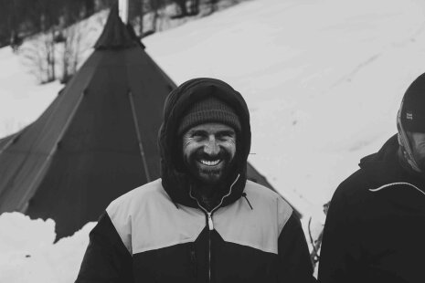 Jean-Baptiste Coffin, dirigeant de Pyrénéance au bivouac Soussouéou (2022) - © Guillaume Arrieta