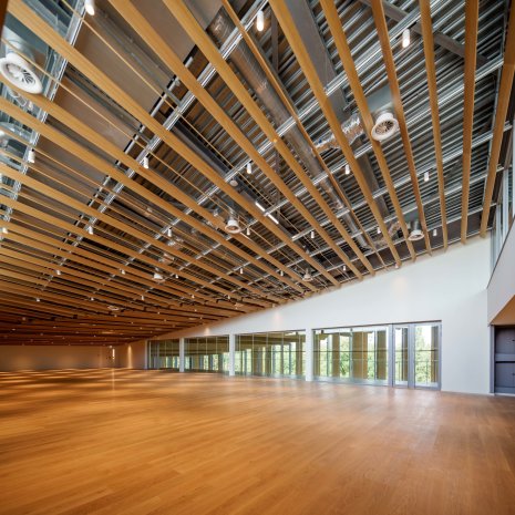  Le Parc des expositions offre cinq halls éco-conçus modulables pour accueillir de grands événements - © Bartosch Salmanski
