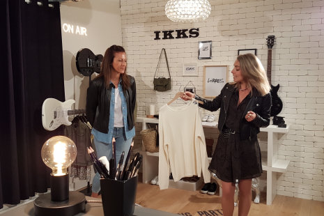 Nadia gère l’animation tandis que Julia apporte la caution technique. - © CC / Républik Retail