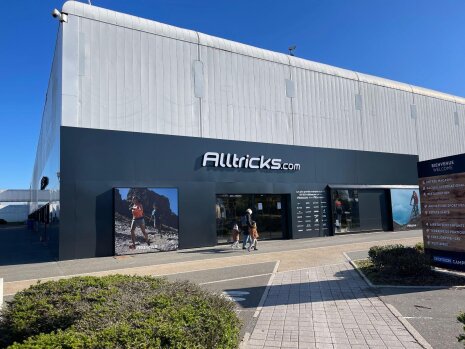 Alltricks a inauguré un nouveau magasin sur le Campus Decathlon de Villeneuve D’Ascq, un site qui attire beaucoup de consommateurs. - © Alltricks
