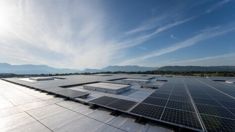 Les panneaux solaires qui ornent la toiture des nouvelles cellules de la plateforme - © RM