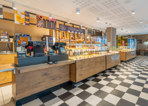 Les points de vente La Mie Câline sont restés ouverts grâce à l’activité boulangerie. - © La Mie Câline