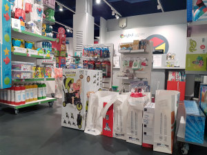 Les colis vont devoir quitter la surface de vente pour attendre désormais les clients en réserve.