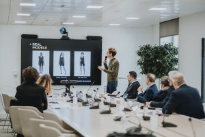 Les candidats ont 6 minutes pour convaincre les jurés. © Républik Retail