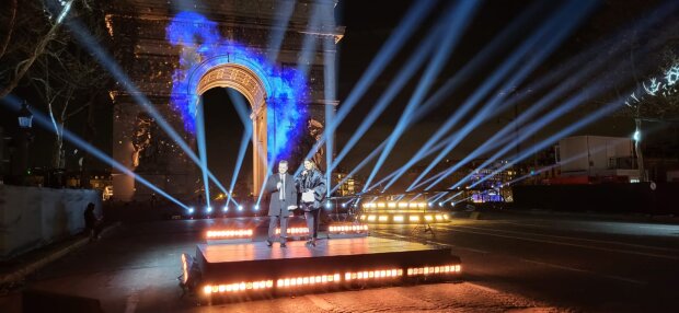 Laury Thilleman et Laurent Luyat en maîtres de cérémonie de la grande soirée des Champs-Élysées - © Havas Events
